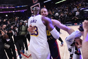 乐鱼体育-新赛季里程碑观察：老詹冲击多项第一 库里5千三分 杜&amp;登得分攀升