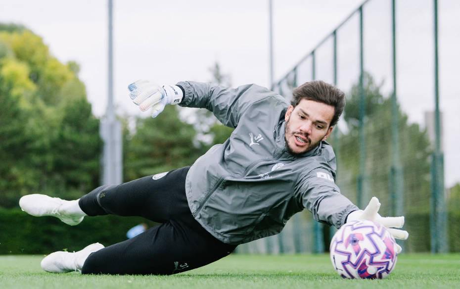 能否出战热刺？上周因胃部不适缺战的埃德森参加了曼城的训练