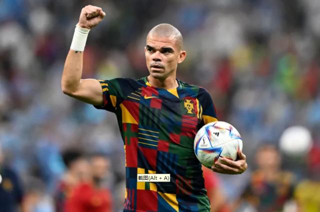 乐鱼app-佩佩退役不陪C罗了 足坛再无武僧 巴西后悔没招他