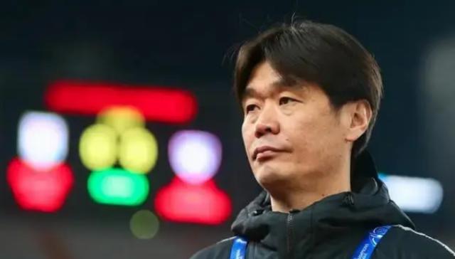 乐鱼电竞官网-李霄鹏肇俊哲默契易位 沧州雄狮保级形势不容再等