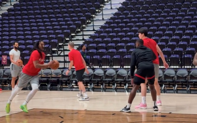 乐鱼电竞官网-队记：混音队训练中为杨瀚森设计低位传切配合的战术