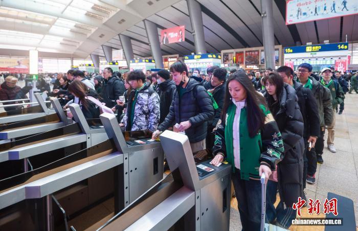 乐鱼体育-国铁北京局再次开行球迷列车助力北京国安球迷赴南京观赛